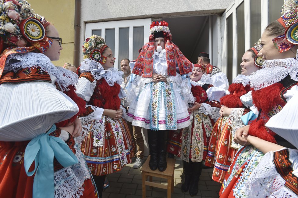 Ve Vlčnově se konala každoroční jízda králů