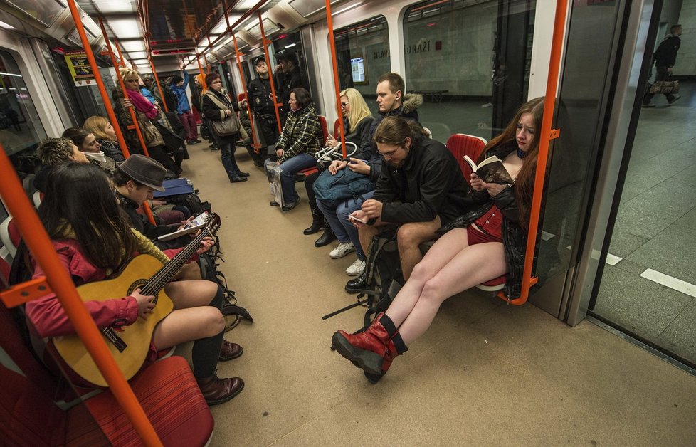 Jízda metrem bez kalhot