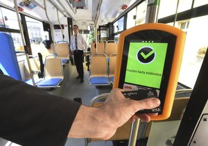 Ostravský dopravní podnik od příštího roku zruší papírové jízdenky, platit se bude jen elektronicky.