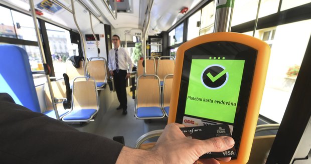 Ostravský dopravní podnik od příštího roku zruší papírové jízdenky, platit se bude jen elektronicky.