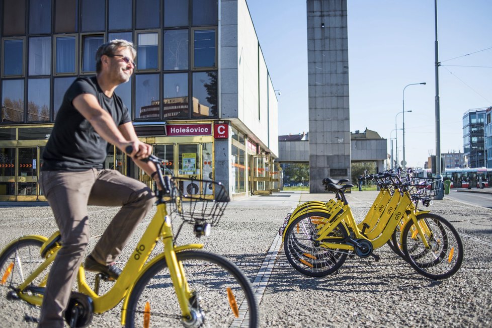 Nový bikesharing v Praze nabízí zajímavou alternativu.