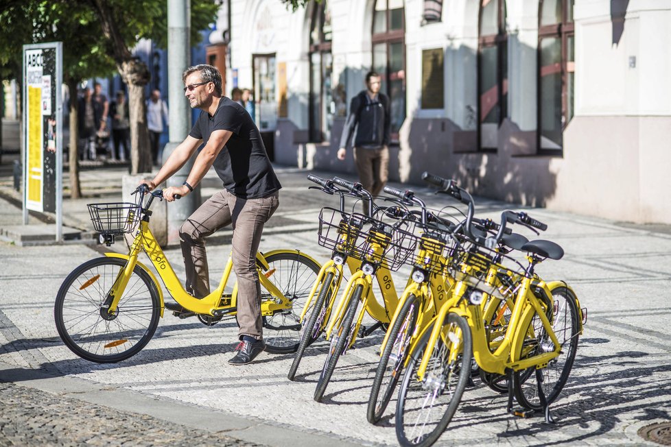 Nový bikesharing v Praze nabízí zajímavou alternativu.