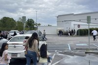 Střelba v obchoďáku: 14 zraněných v Jižní Karolíně, policie zadržela podezřelého mladíka (22)