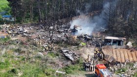 Letadlo jihokorejského námořnictva se čtyřmi lidmi na palubě krátce po vzletu narazilo do hory na jihovýchodě země.