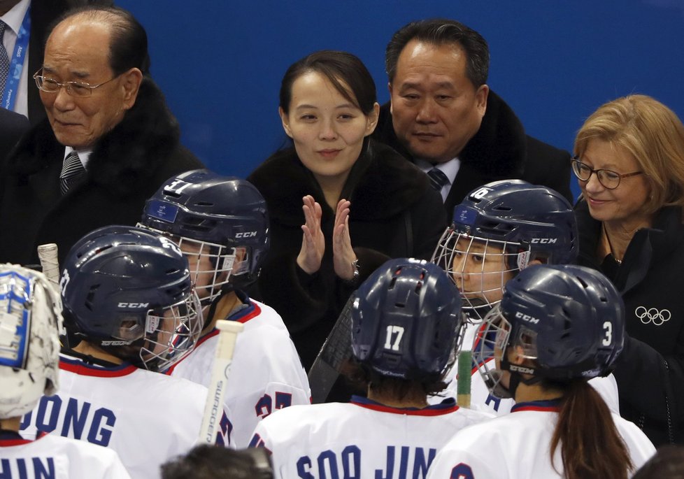 Sestra severokorejského diktátora Kim Jo-čong a Kim Jong-nam na hokejovém utkání ZOH 2018