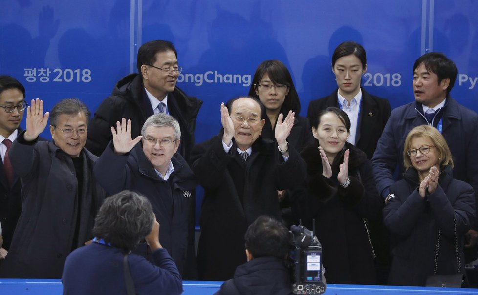 Sestra severokorejského diktátora Kim Jo-čong a Kim Jong-nam na hokejovém utkání.