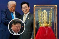 Trumpa v Jižní Koreji zasypali zlatým luxusem. A Kim opět chřestí zbraněmi