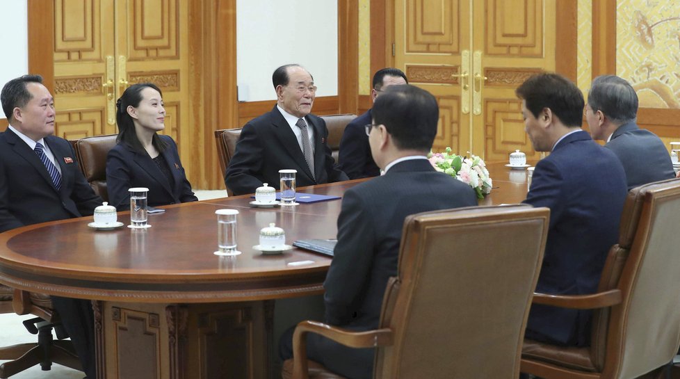 Sestra severokorejského vůdce Kim Jo-čong na jednání s jihokorejským prezidentem.