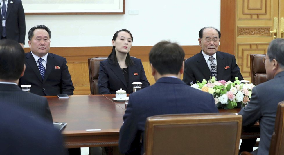 Sestra severokorejského vůdce Kim Jo-čong a Kim Jong-nam na jednání s jihokorejským prezidentem.