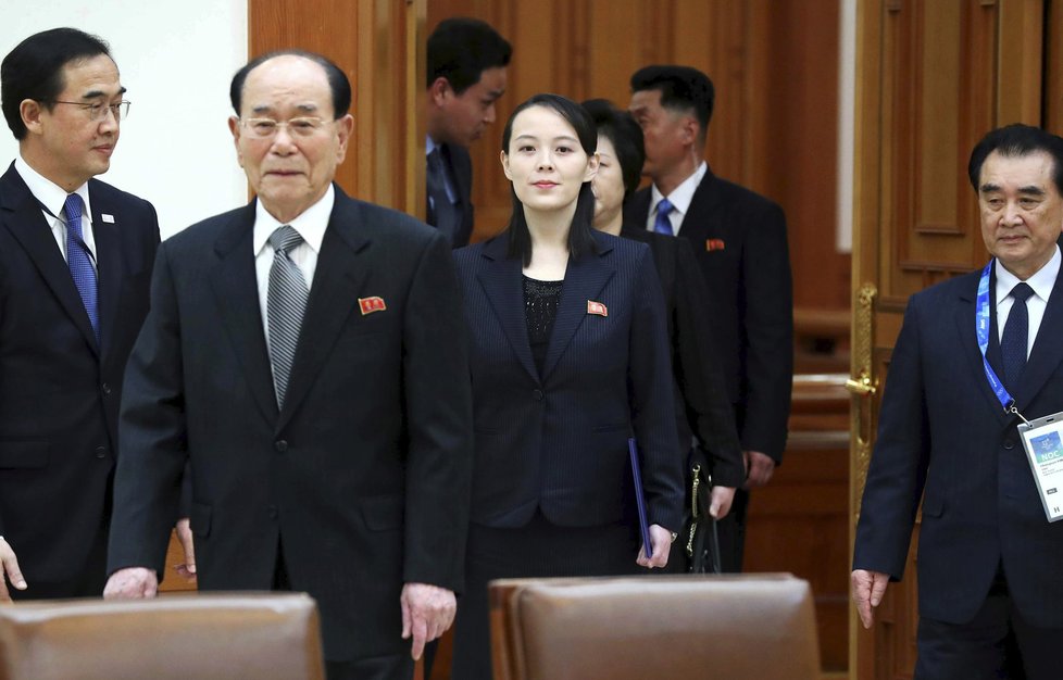 Sestra severokorejského vůdce Kim Jo-čong a Kim Jong-nam na jednání s jihokorejským prezidentem