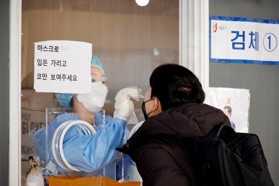 Takto se testuje na koronavirus v jihokorejském Soulu