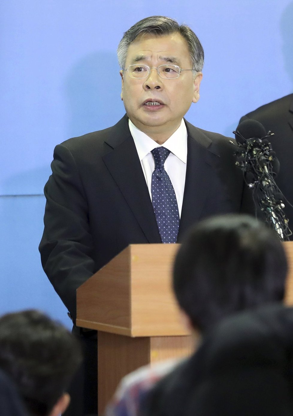 Úřad zvláštního prokurátora, který vyšetřuje korupční skandál, kvůli němuž byla Pak Kun-hje dočasně odvolána z úřadu, oznamuje výsledky vyšetřování na tiskové konferenci.