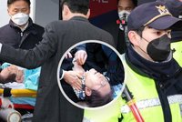 Krvavý útok na politika v Jižní Koreji: Lídra opozice bodl útočník nožem do krku!