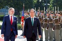 Premiér Jižní Koreje dorazil do Prahy: S Fialou jedná o jaderné energetice i Ukrajině