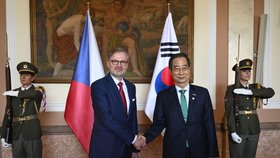 Petr Fiala s jihokorejským premiérem Han Duk-soem v Praze (12.9.2023)