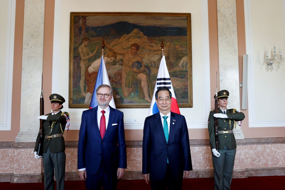 Petr Fiala přivítal v Praze jihokorejského premiéra Han Duk-soa (12.9.2023)