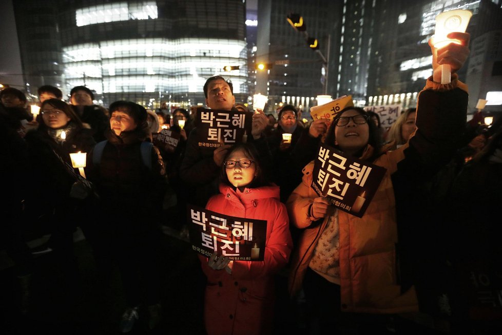 Obří davy opět protestují proti prezidentce Jižní Koreje.