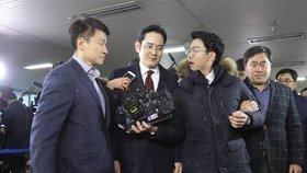 Šéf nejvyššího jihokorejského podniku Samsung group I Čche Jong čelí žalobě za úplatky.