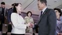 Jihokorejský prezident Mun Če In a Kim Jo Čong, sestra severokorejského diktátora Kim Čong Una