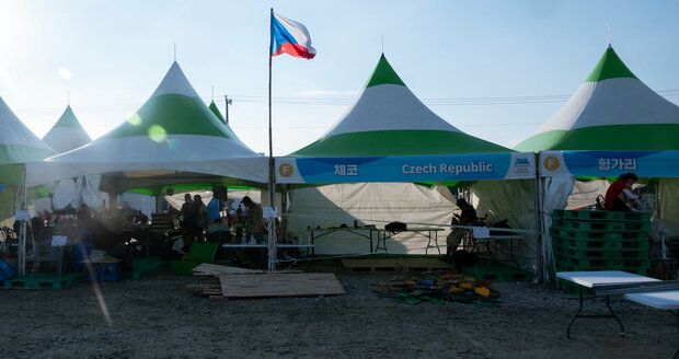 Evakuace českých i dalších skautů v Jižní Koreji: Češi jsou v bezpečí. A tajfun sílí
