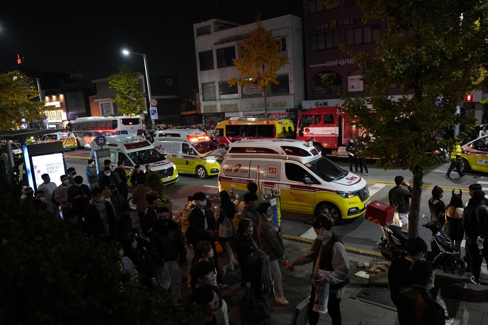 Tragédie na halloweenských oslavách v Soulu.