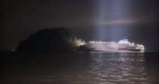 V Jižní Koreji ztroskotal trajekt s 267 cestujícími.