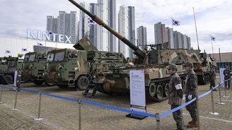 Asijští zbrojaři si jdou pro svůj díl trhu. Mohou těžit z evropského sváru s Trumpem Asijští zbrojaři si jdou pro svůj díl trhu. Mohou těžit z evropského sváru s Trumpem