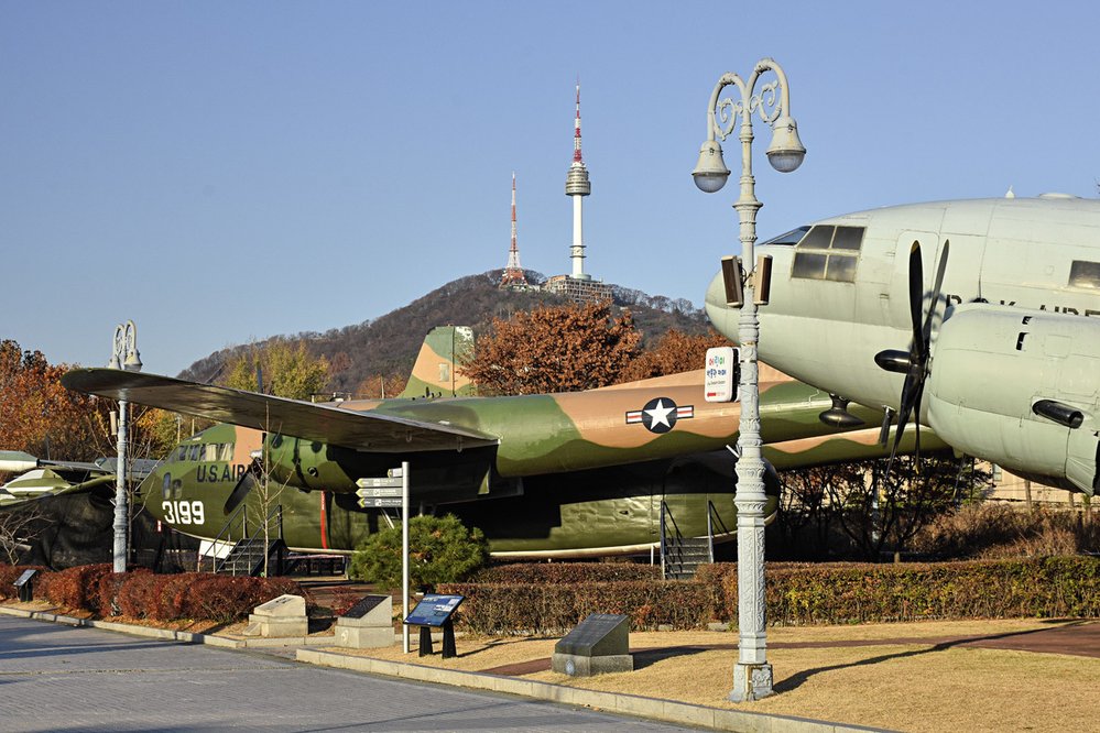 Památník a muzeum korejské války v Soulu je rájem pro milovníky vojenské techniky
