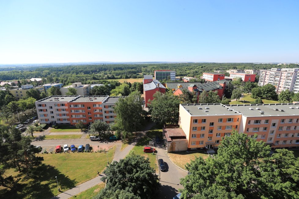 Bahno, každou chvíli nešly elektřina nebo voda. Ale na druhou stranu blízkost přírody. Tak vzpomíná na první roky života na Jižním Městě pamětník Blahoslav Lukavec (71).První obyvatelé tady dostali dekrety na byt právě před 45 lety