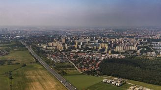 Nemovitosti dále zdražují, vysoké ceny vyhánějí z Prahy do středních Čech