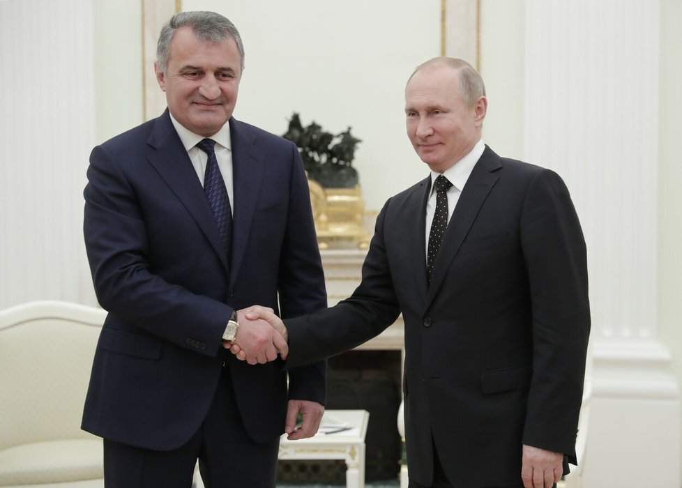 Vůdce Jižní Osetie Bibilov s Vladimirem Putinem