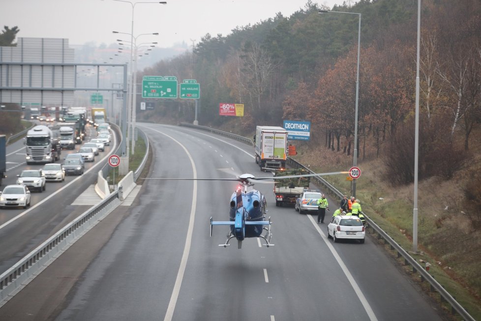 Muže na Jižní spojce srazilo auto.