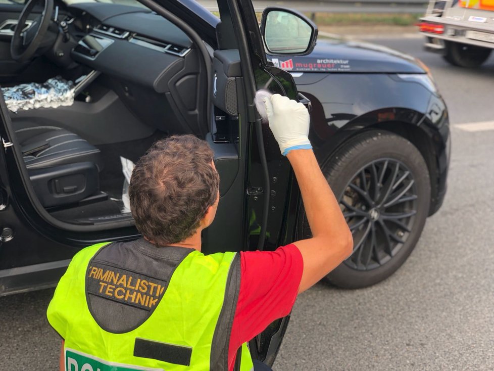 Řidič převážel kradené auto, měl pozitivní test na drogy.