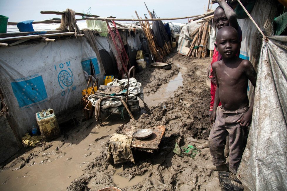 Uprchlíci v Jižním Súdánu, zemi, kde kvůli občanské válce opustilo své domovy přes milion lidí.