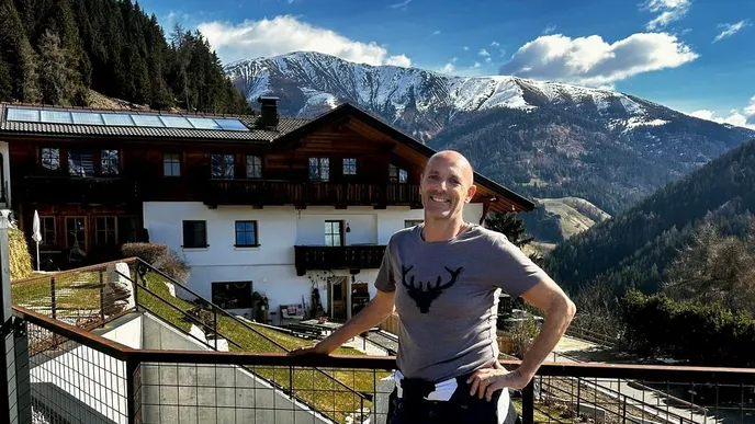„Tohle je hof,“ vysvětluje Toni Lanz, majitel Nigglerhofu, jehož správu získal od svých předků před 33 lety. „Tohle je hof,“ vysvětluje Toni Lanz, majitel Nigglerhofu, jehož správu získal od svých předků před 33 lety.