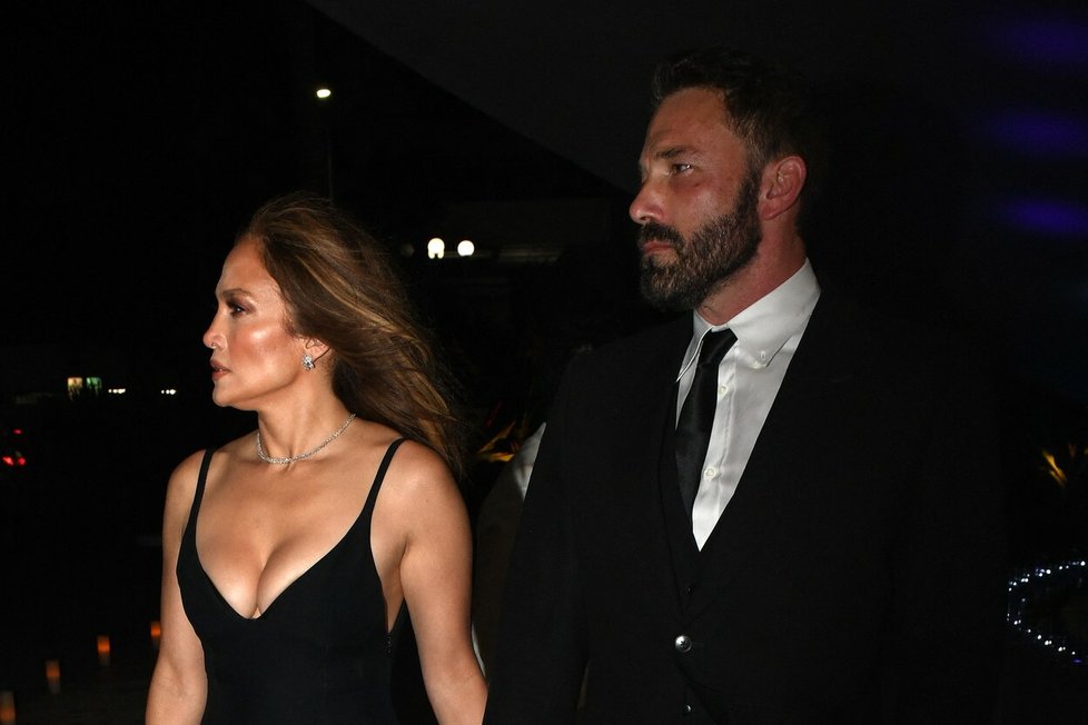 Ben Affleck a JLo na mši