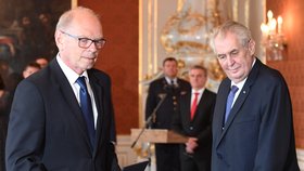 Prezident Zeman 24. května odvolal z postu ministra financí a místopředsedy vlády šéfa ANO Andreje Babiše. Na jeho místo nastoupil Ivan Pilný, předseda hospodářského výboru Sněmovny.