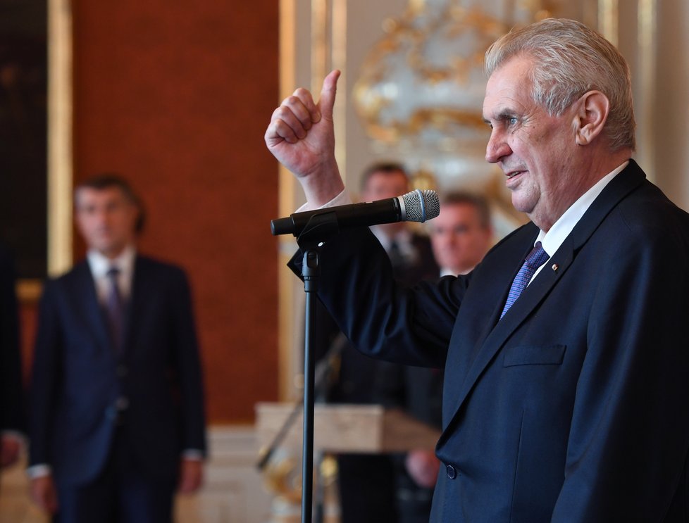 Prezident Zeman 24. května odvolal z postu ministra financí a místopředsedy vlády šéfa ANO Andreje Babiše. Na jeho místo nastoupil Ivan Pilný, předseda hospodářského výboru Sněmovny.