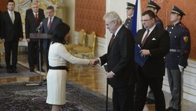 Věra Jourová, ministryně pro místní rozvoj, zaujala bílým kostýmkem