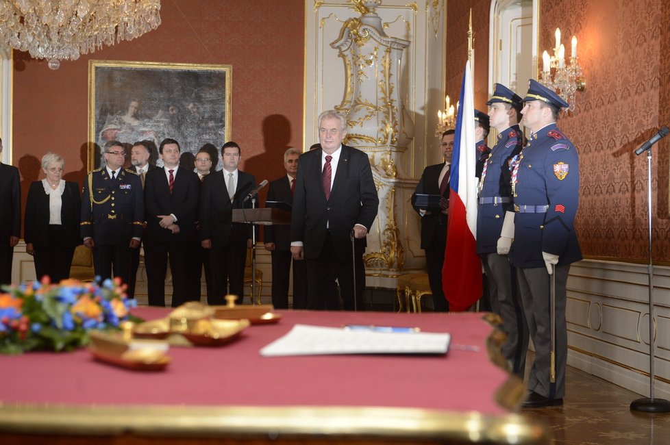 Prezident Miloš Zeman přichází na jmenování nové vlády premiéra Sobotky