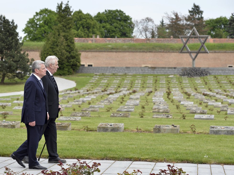 Prezidenti Miloš Zeman a Joachim Gauck 6. května 2014 v Terezíně