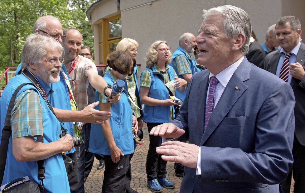 Gauckovi ve východoněmeckém Sebnitzu nadávali do zrádce.