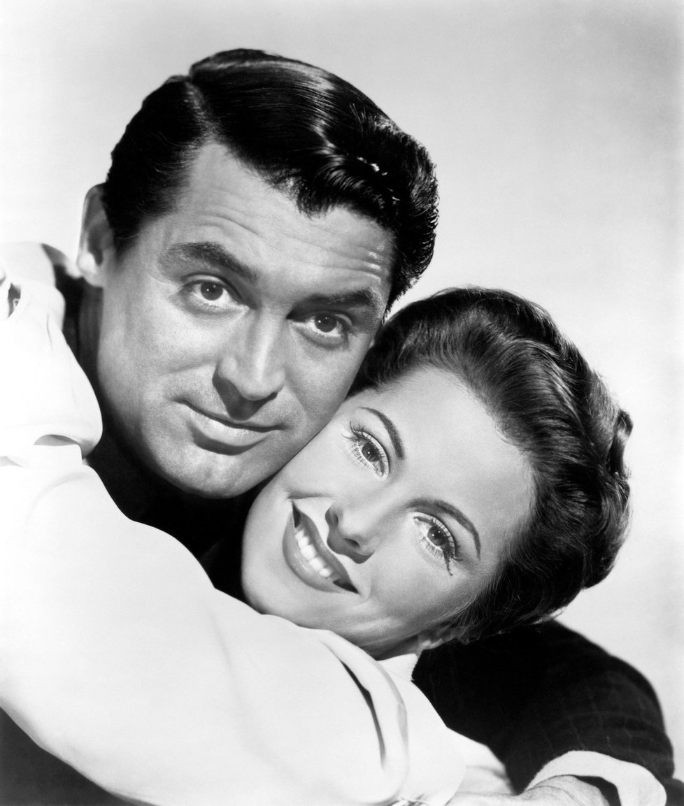 Joan Fontaine se svým filmovým partnerem Cary Grantem ve snímku Podezření.