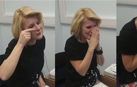 Hluchoslepá žena ve 40 letech poprvé uslyšela: Zhroutila se v slzách