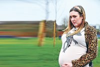 Britku sužuje porucha střev: Už 15 let vypadá jako těhotná!