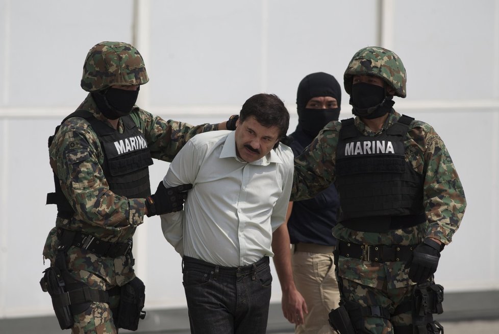 Joaquín Guzdmán alias El Chapo byl dopaden v roce 2014, dnes už opět běhá na svobodě.