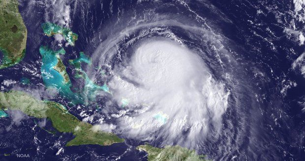 Hurikán Joaquin se žene na Bahamy.