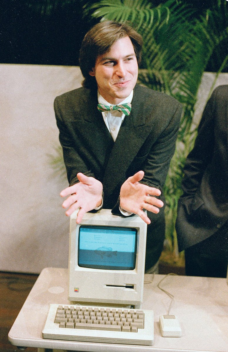 V roce 1984 představil první Macintosh, o rok později byl vyhozen.