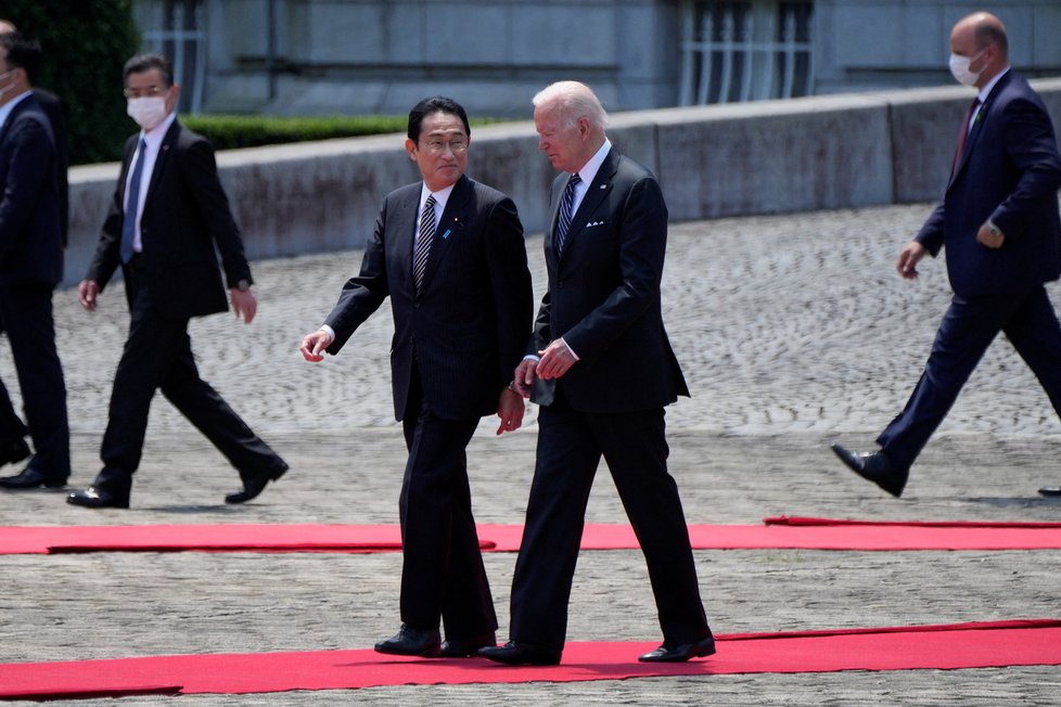 Americký prezident Joe Biden v Japonsku s premiérem Kišidou (23.5.2022)