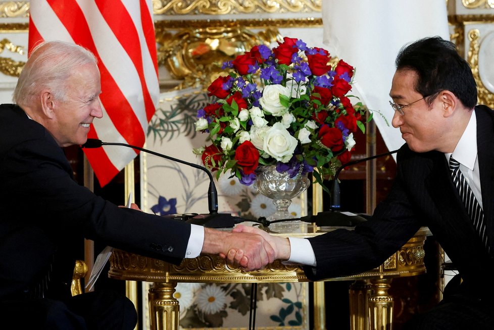 Americký prezident Joe Biden v Japonsku s premiérem Kišidou (23.5.2022)